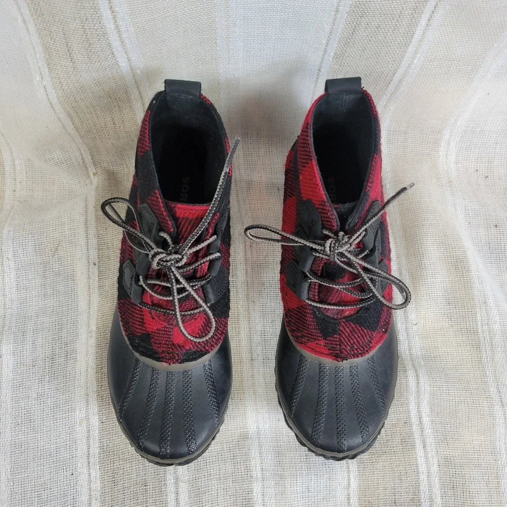 Sorel Out N About Duck Boots‎ Buffalo Plaid Size 7 Black Red